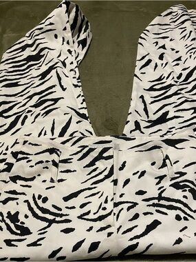 SAOPAULO Black and White Animal Print Jacket (8) and Pants (4)